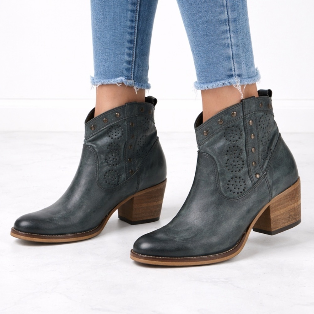 [Dingo] Gray Buffalo Leather Booties